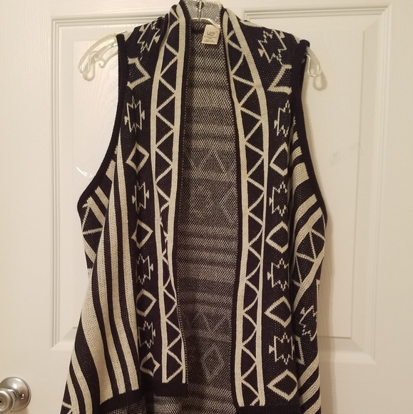 Sweater  Vest - Picture 2 of 4